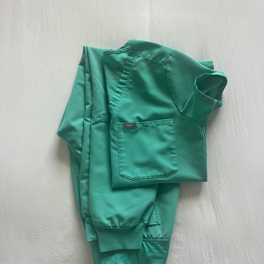 FIGS Surgical Green Scrub Set